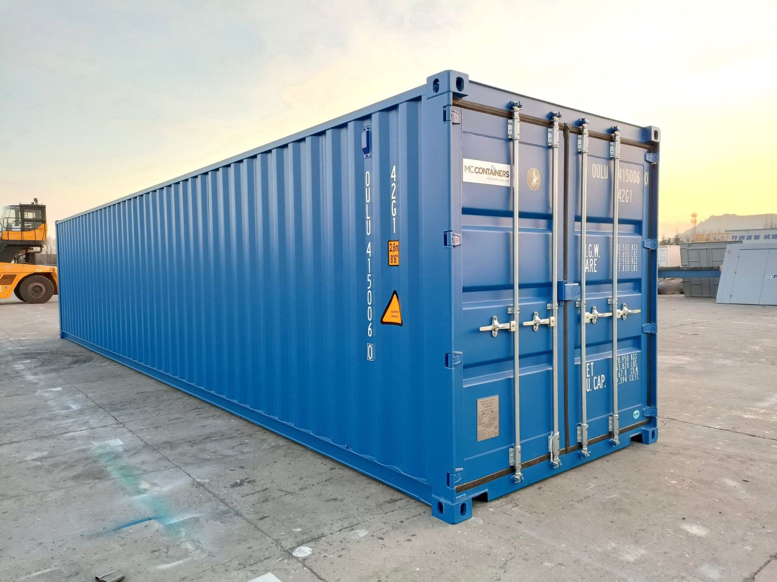 vỏ container 40 feet nặng bao nhiêu