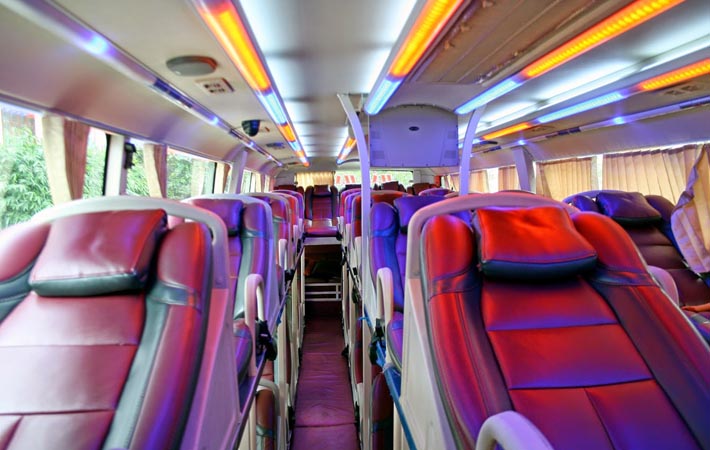 trung nga bus interior