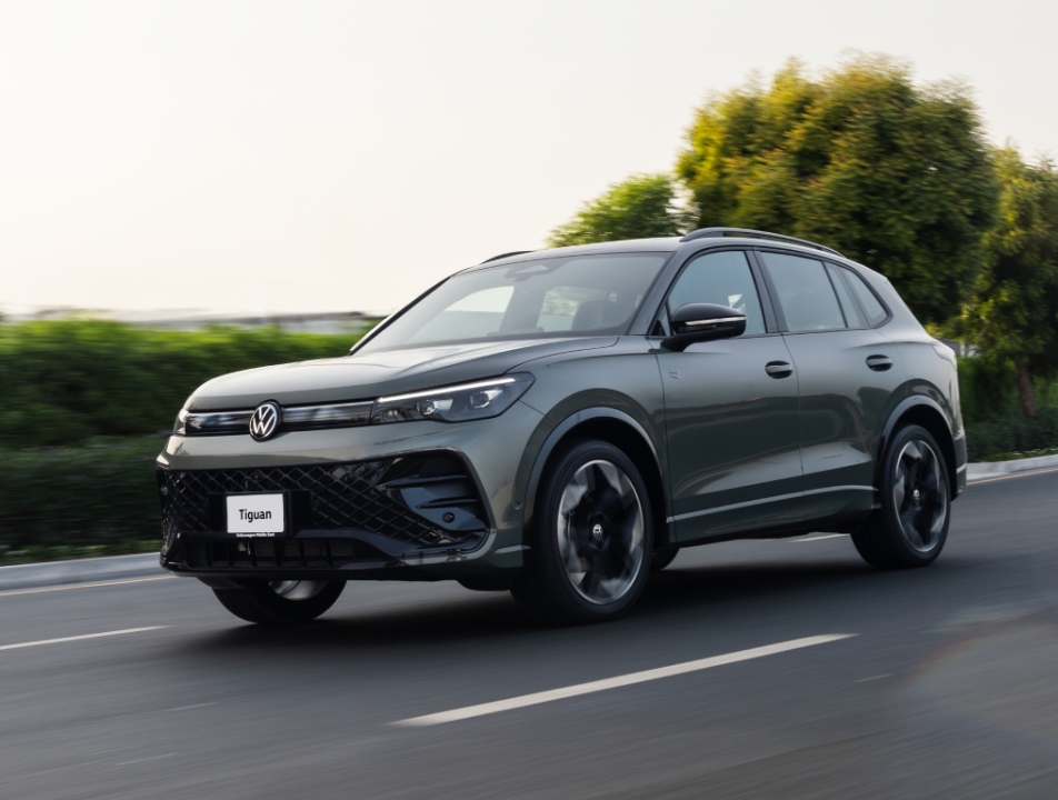 تشكيلة فولكس فاجن 2025 تقدم طرازات SUV متنوعة بمزايا متقدمة، مقصورات رحبة، وتقنيات أمان حديثة تناسب جميع الاحتياجات. 