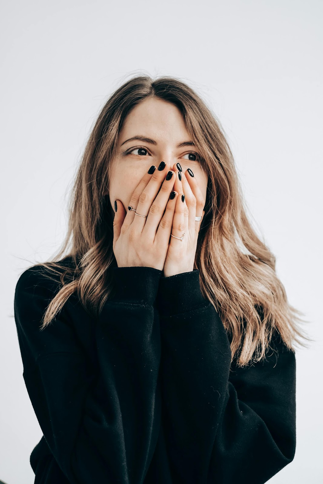 A stunned woman | Source: Pexels