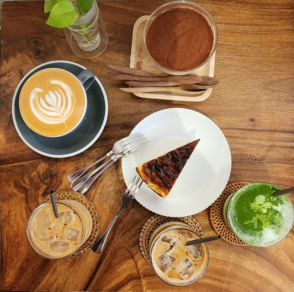 15+ Kafe Di Melaka, Viral Di Tiktok & Highly Recommended!