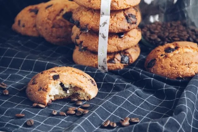 Cookies masih sering kita temukan di berbagai tempat, mulai dari minimarket, mall, e-commerce, dan bahkan toko-toko kecil. 