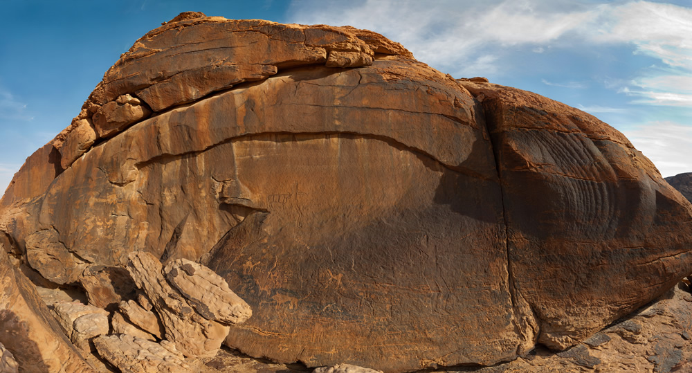 Prehistoric carvings on sandstone at Jubbah in Hail, Saudi Arabia - (Credits Arabian Rock Art Heritage)