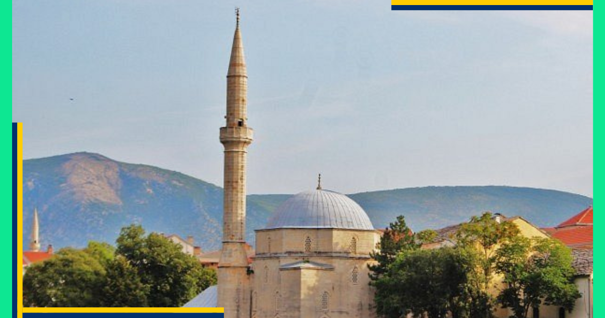 Jedna od najljepših džamija u Mostaru, s predivnim panoramskim pogledom na Stari most i rijeku Neretvu. Smještaj u ovom dijelu nudi kulturno bogatstvo i vizualni spektakl.