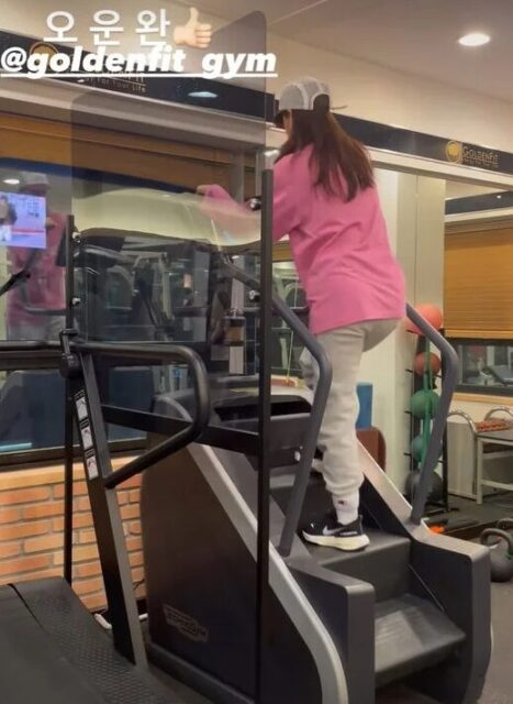 This contain an image of Seolhyun on the Stairmaster.