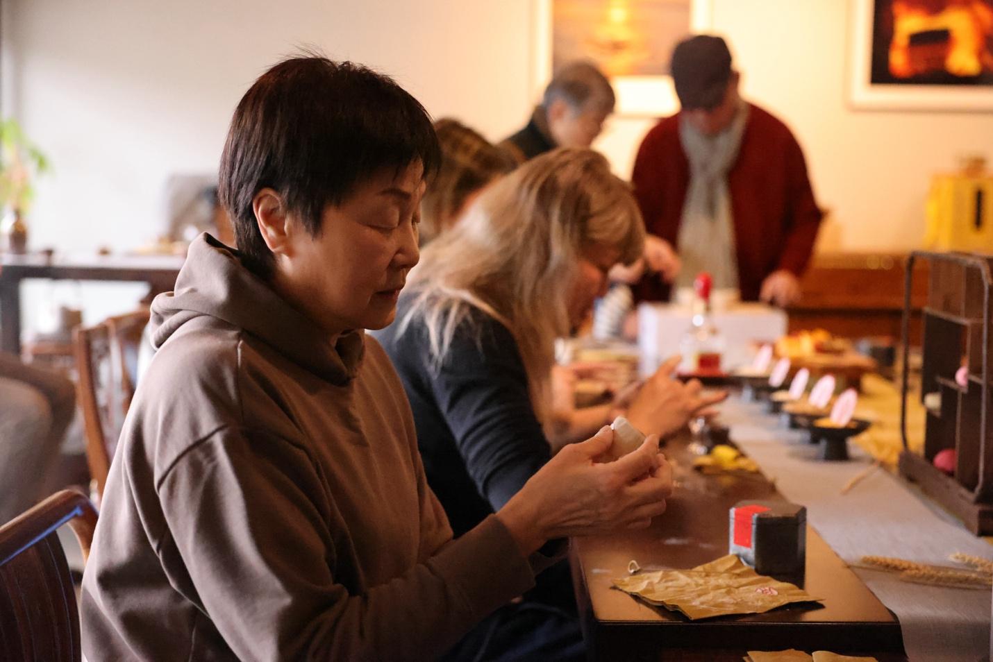 A group of people sitting at a table

AI-generated content may be incorrect.