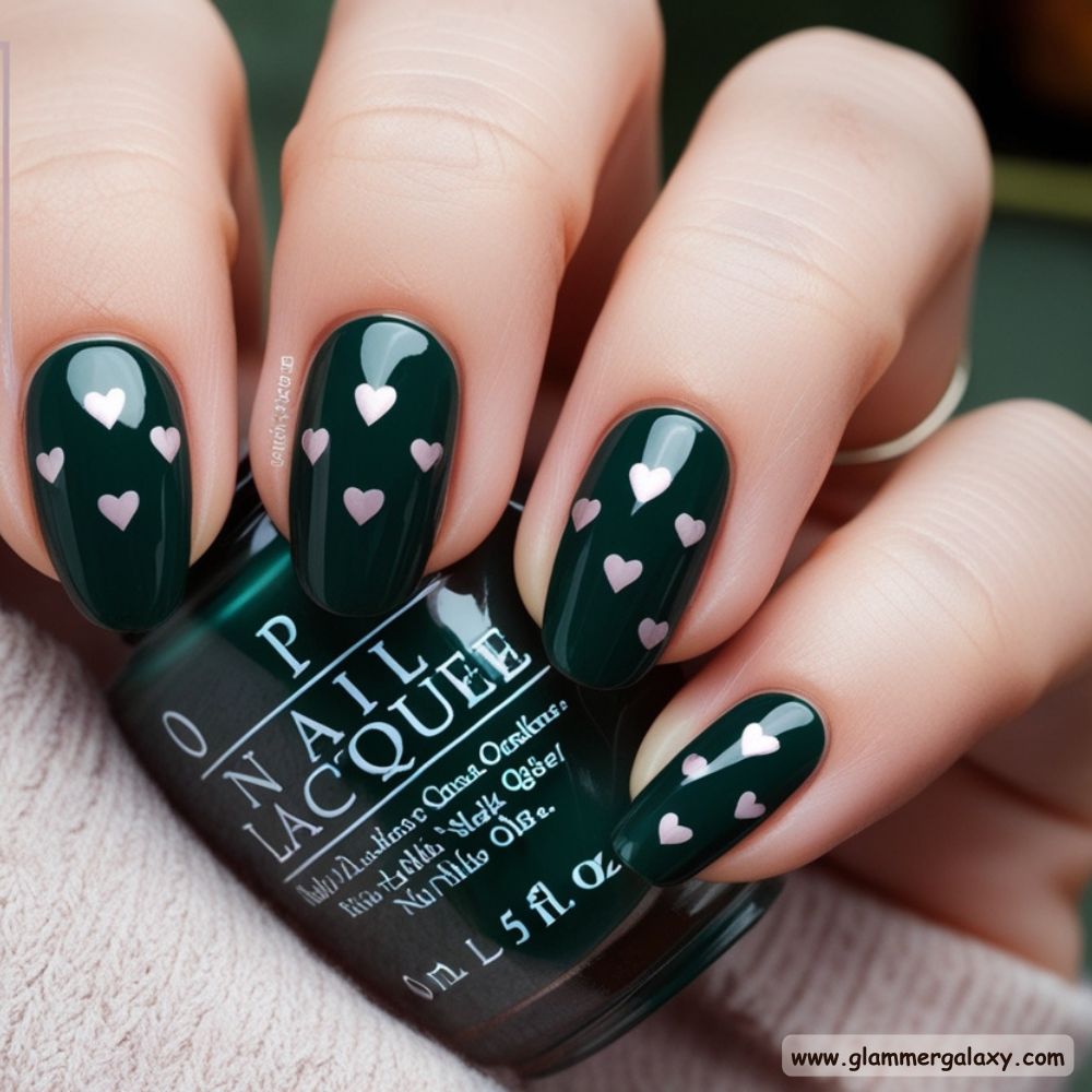 Winter and Fall Dark Green Nails having Romantic Details
