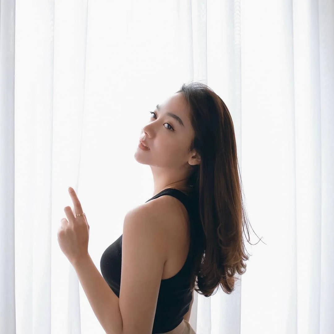 Wanita Seksi yang Membuat Dunia Berputar, wanita seksi, dunia berputar, cewek menggoda