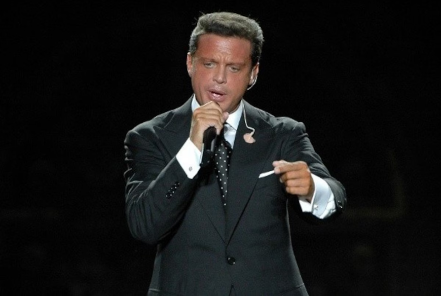 Luis Miguel Net Worth, Early life, Wiki, Age, Height, Family, Married, Kids, Personal life, Career And More