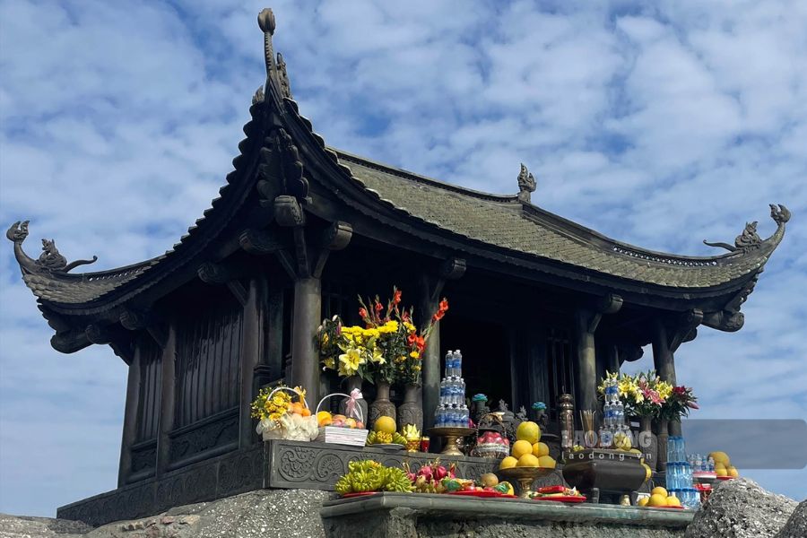 The serene atmosphere of Yen Tu’s mountainous surroundings makes it an ideal place for spiritual reflection