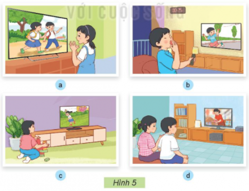 BÀI 5. SỬ DỤNG MÁY THU HÌNH1. TÁC DỤNG CỦA MÁY THU HÌNHCâu 1: Em hãy quan sát Hình 1 và cho biết tác dụng của máy thu hình?Giải nhanh:Tác dụng của máy thu hình:Cập nhật tin tức thời sựGiải tríHọc tập thông qua chương trình giáo dục.2. MỐI QUAN HỆ GIỮA ĐÀI TRUYỀN HÌNH VÀ MÁY THU HÌNHCâu 1: Em hãy quan sát Hình 2 và cho biết:Các chương trình truyền hình được sản xuất ở đâu?Máy thu hình thu nhận các chuơng trình từ đài truyền hình bằng cách nào?Giải nhanh:Các chương trình truyền hình được sản xuất ở đài truyền hình.Máy thu hình thu nhận các chuơng trình từ đài truyền hình bằng cách thu tín hiệu mà đài truyền hình phát qua ăng ten hoặc cáp truyền hình.3. MỘT SỐ CHƯƠNG TRÌNH TRUYỀN HÌNHCâu 1: Em hãy đọc thông tin trong Hình 3 và cho biết tên chương trình truyền hình phù hợp với em?Giải nhanh: Tên chương trình truyền hình phù hợp với em:Giọng hát Việt nhíHọc cùng conBaby on the wayHọc thông qua chơiCâu 2: Nói với bạn tên và nội dung chương trình truyền hình mà em biết.Giải nhanh: Biệt tài tí hon: giới thiệu những tài năng nhí trong độ tuổi 3 - 9 tuổi ở mọi lĩnh vực.Giọng hát Việt nhí: tuyển chọn những giọng ca nhí từ độ tuổi 6 đên16.Follow us: học từ vựng tiếng Anh 4. SỬ DỤNG MÁY THU HÌNH