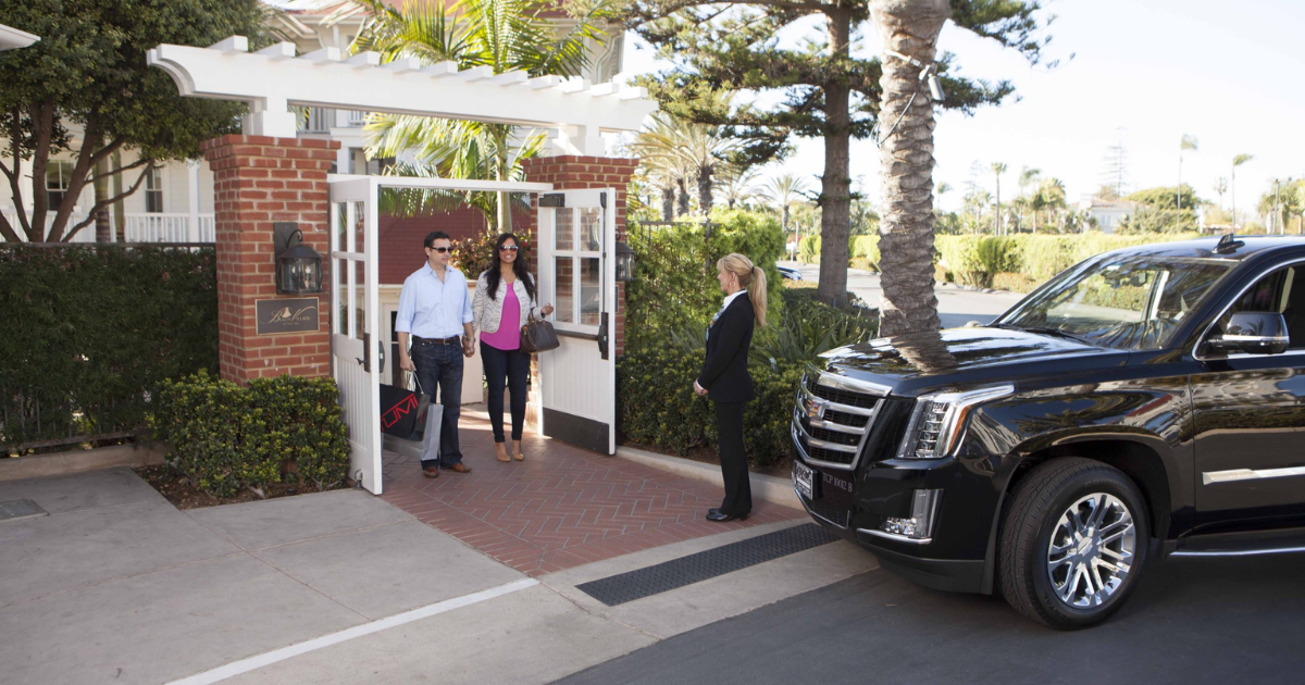 Wondering how does limo service work? Learn how to book and enjoy a luxury limo ride with professional chauffeurs.