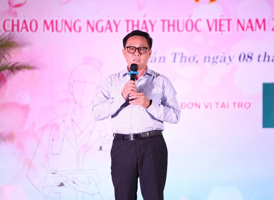 PGS.TS. Nguyễn Thành Tấn – Phó Hiệu trưởng Trường Đại học Y dược Cần Thơ phát biểu khai mạc và chúc mừng ngày 8/3.