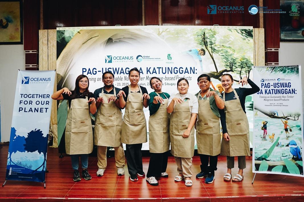 A group of people wearing aprons

AI-generated content may be incorrect.