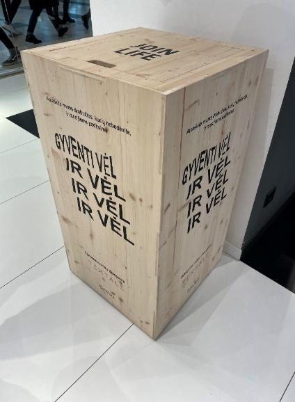 A cardboard box with writing on it

Description automatically generated with medium confidence