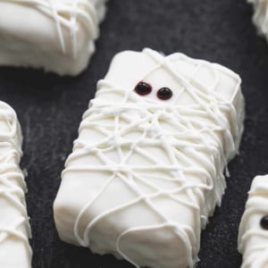 Rice Krispie Treat Mummies