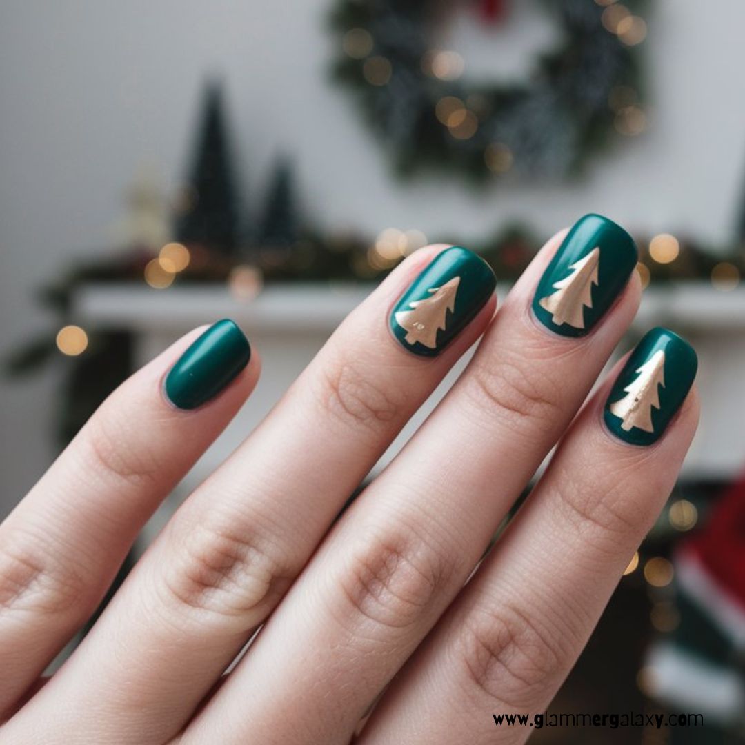 Christmas holiday Nails having Evergreen Holiday Nails
