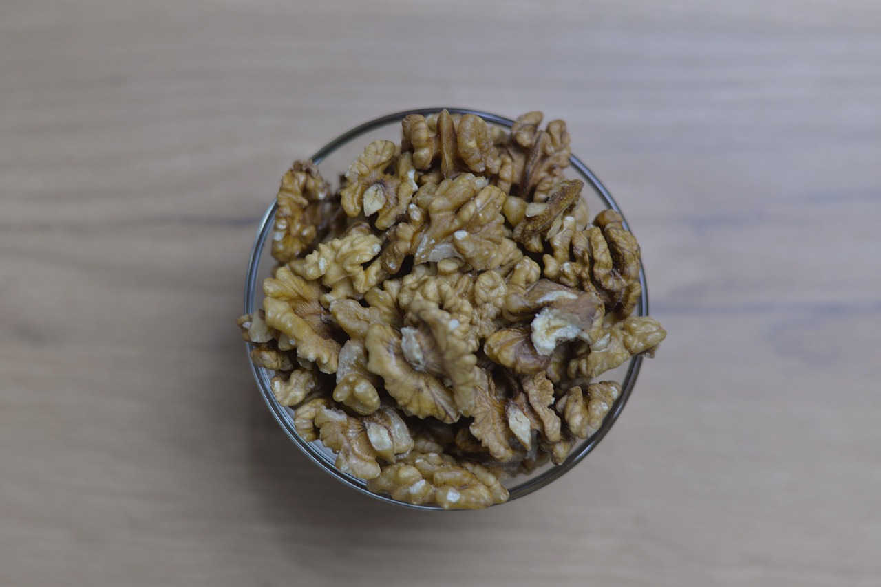 Discover a powerful natural recipe to lower blood sugar fast using garlic, walnuts, green apple, and olive oil. Easy to make, effective, and perfect for diabetes support.
