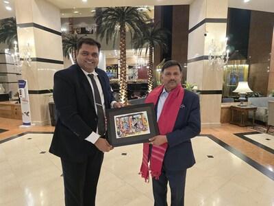 Director Tourism, Shri Kedar Naik handing over a memento to the Ambassador of India to Kazakistan Dr TV Nagendra Prasad.