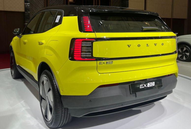 Eksterior Belakang Volvo EX30
