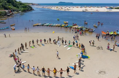 Guarda do Embaú celebra Ricardinho no Dia Municipal do Surfista (Foto: Plínio Bordin)