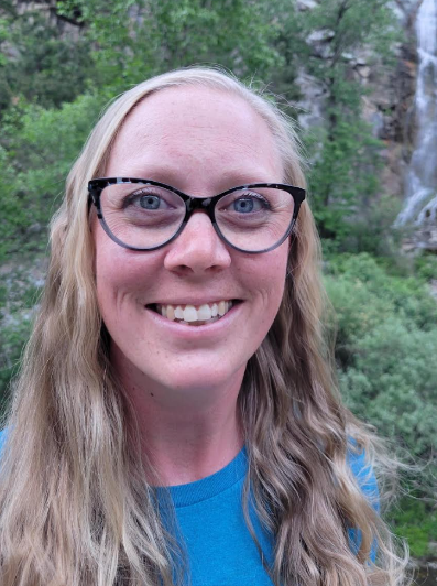 A person smiling for a selfie

AI-generated content may be incorrect.