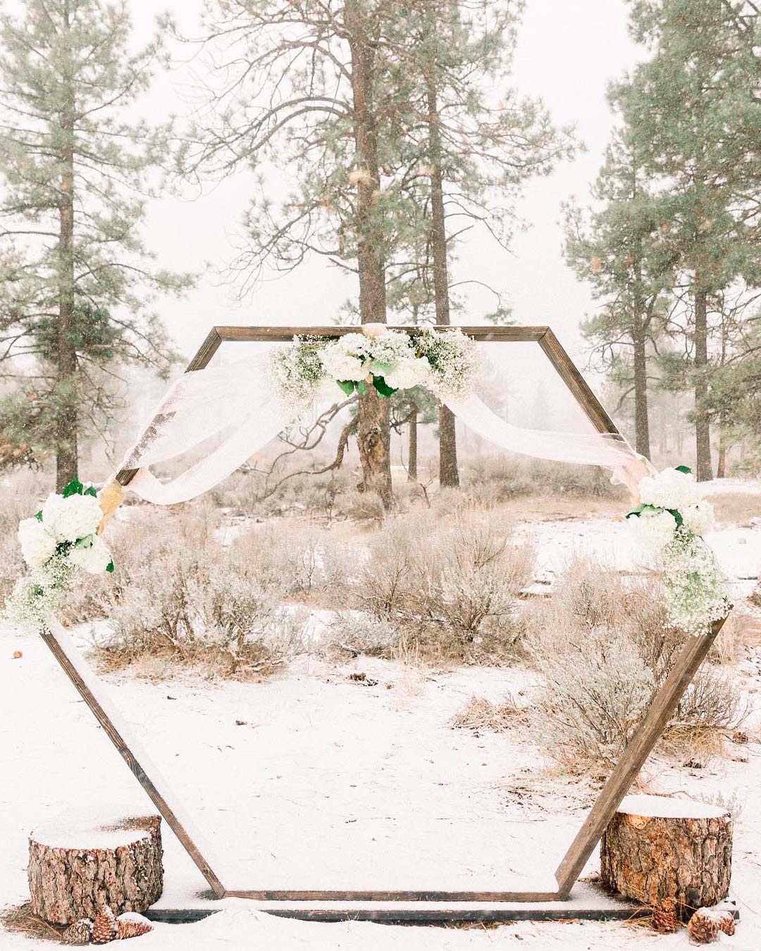 winter wedding decor wooden