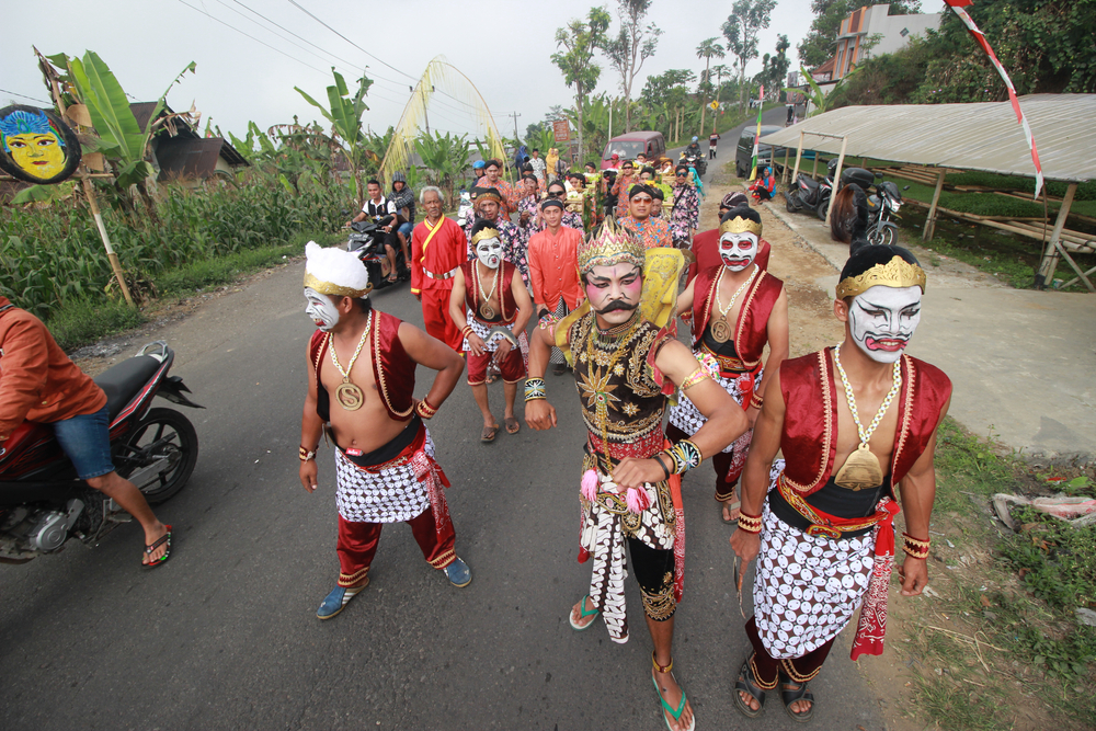 tema karnaval pakaian wayang