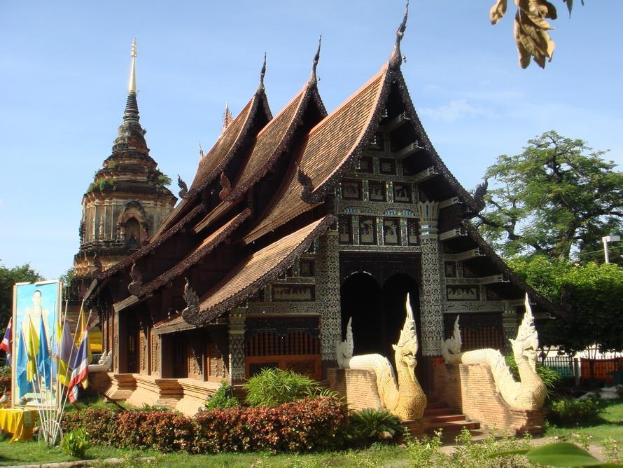 Wat Lok Molee (Ngôi chùa cổ tôn thờ xá lợi và tro cốt của các vị sư)