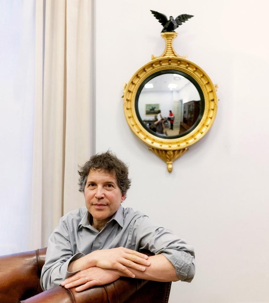 David Baker, el científico que inventa nuevas proteínas: "Estamos desarrollando esprays nasales que nos protejan de cualquier virus"
