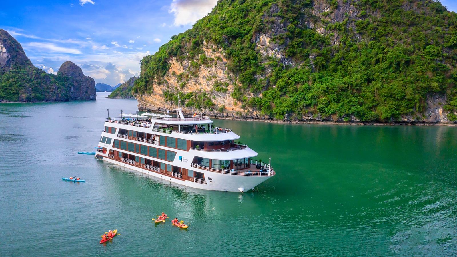Le Theatre Cruise (from US $162/pax)