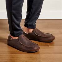 Moloā Men's Leather Slippers - Dark Wood | OluKai | OluKai Europe