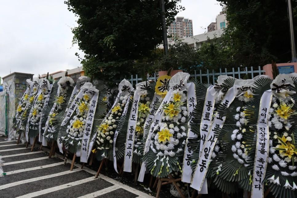 야외, 하늘, 나무, 장례이(가) 표시된 사진AI 생성 콘텐츠는 정확하지 않을 수 있습니다.