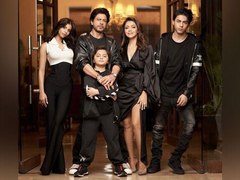 Shah Rukh Khan, Gauri with kids look their stylish best in new family picture - The Tribune