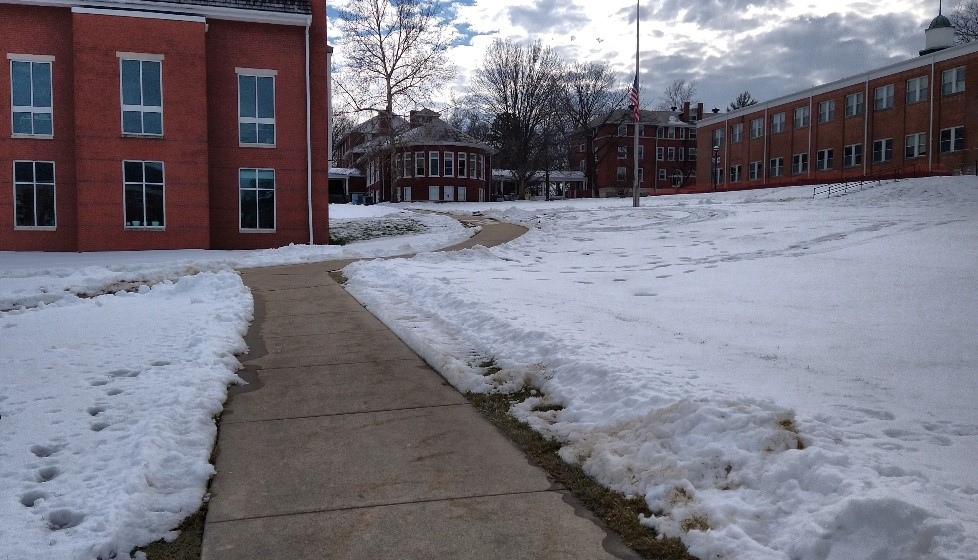 A sidewalk in front of a building

Description automatically generated