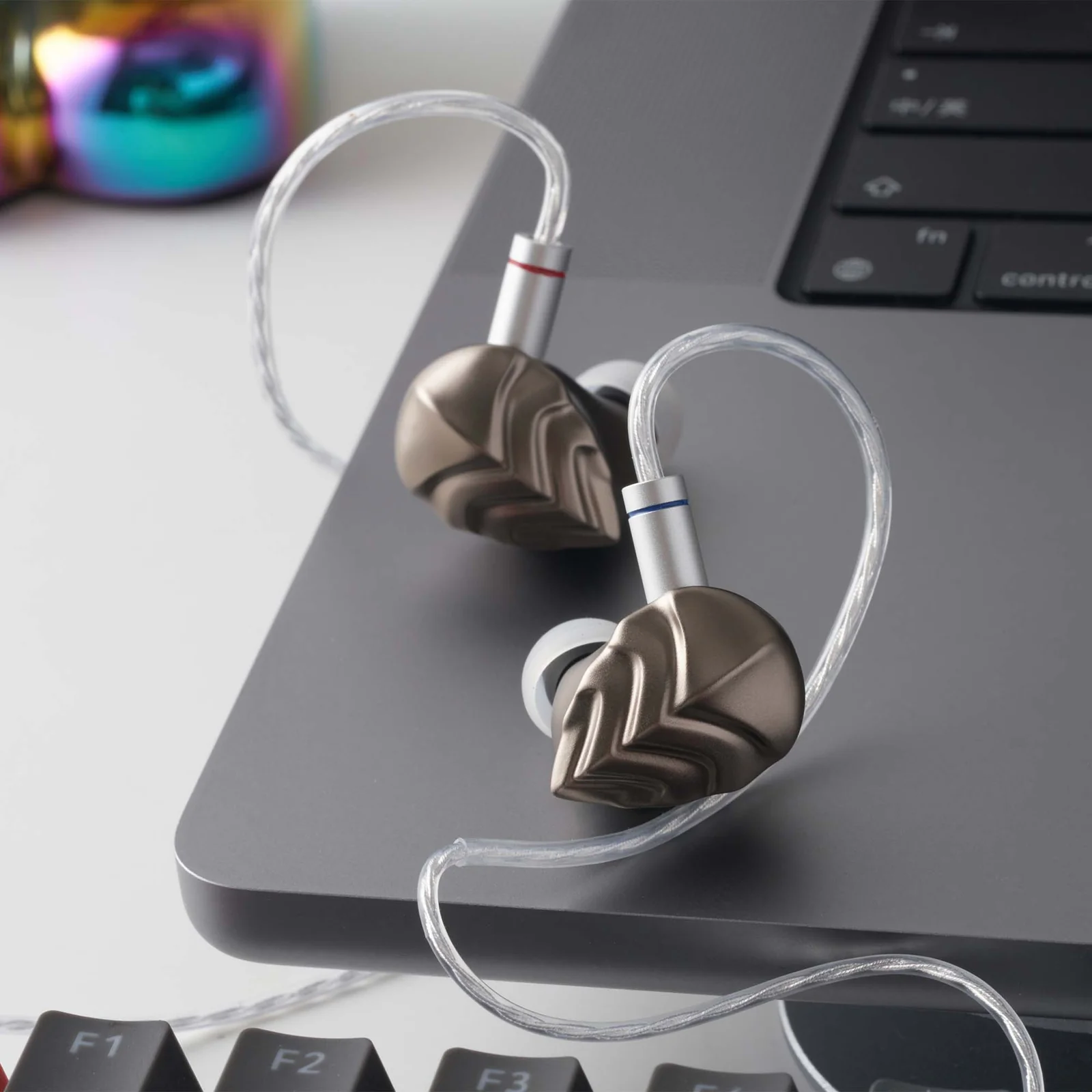 Hidizs MK12 Turris IEMs wired.