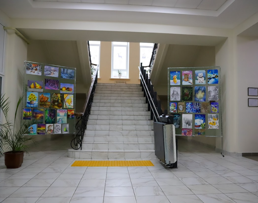 The building is now inclusive for people with disabilities: there is now an elevator, ramps, and special handrails in the toilets