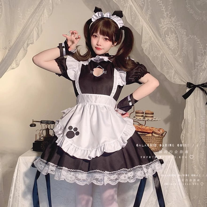 スカート丈が短いフレンチメイド服の画像