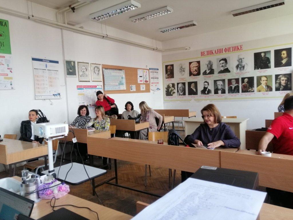 A group of people in a classroom

Description automatically generated