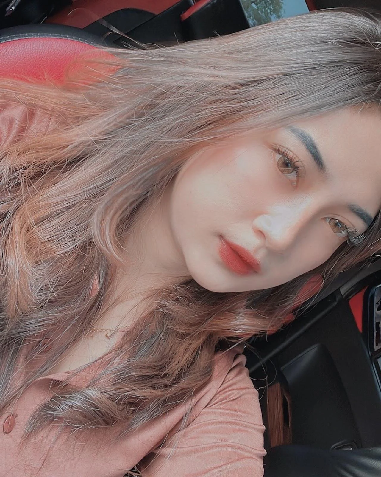 Cewek Indo Menggoda dengan Senyum Manja, cewek menggoda, gadis manja, wanita cantik