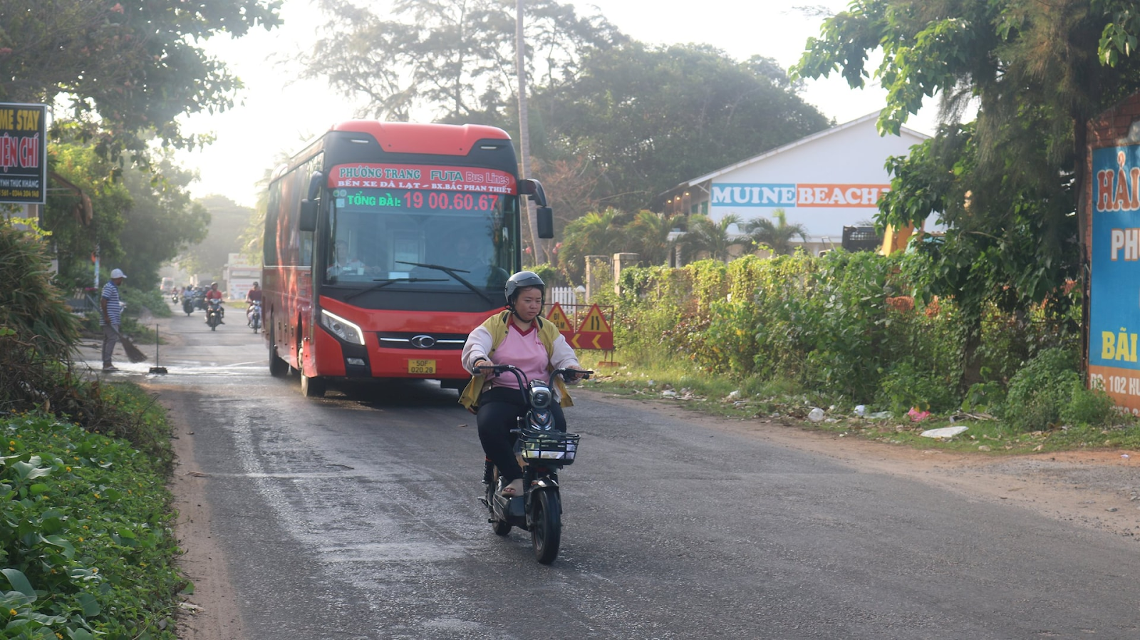 Nhiều phương tiện lưu thông.