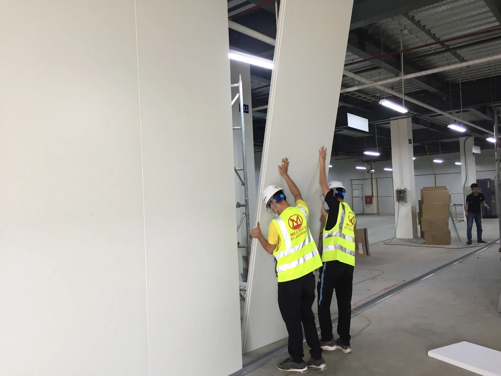 thi công vách panel nhà xưởng