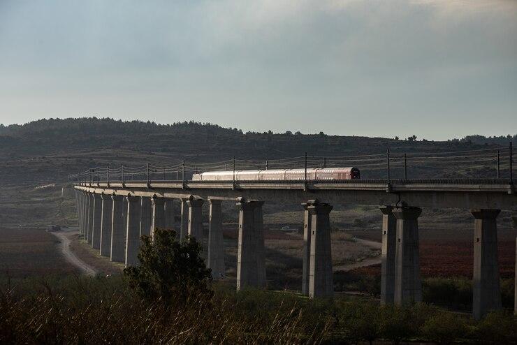 Top 10 Historic Train Journeys for Solo Female Travelers