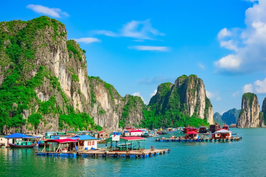 Cua Van Fishing Village is located in the heart of Ha Long Bay. 