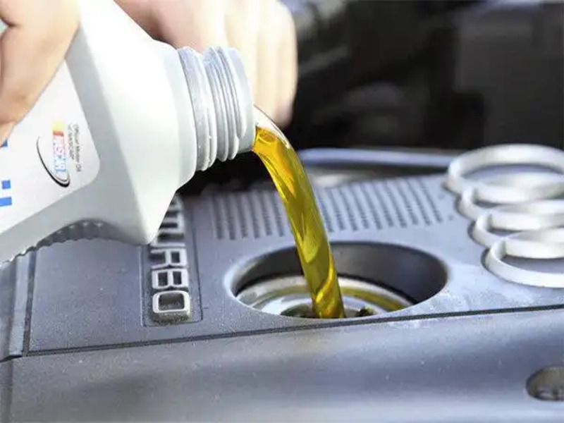 Người dùng nên xác định tình trạng của dầu thủy lực trước khi tiến hành thay Người dùng nên xác định tình trạng của dầu thủy lực trước khi tiến hành thay