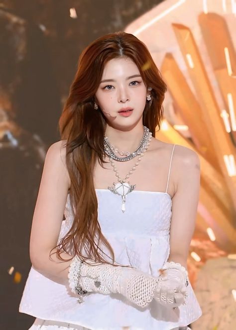 This  contain an image  ITZY Lia with long hair wearing white gloves and holding her hand up to her chest