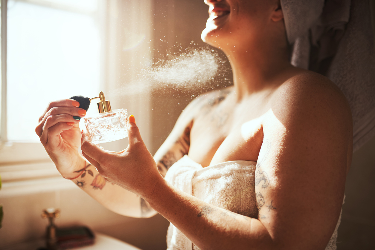 5 dicas para aumentar a fixação do perfume no corpo