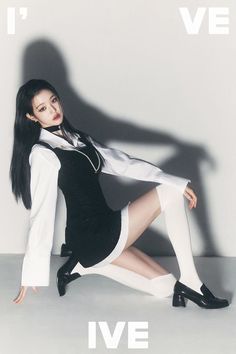 IVE Jang Wonyoung black and white outfit