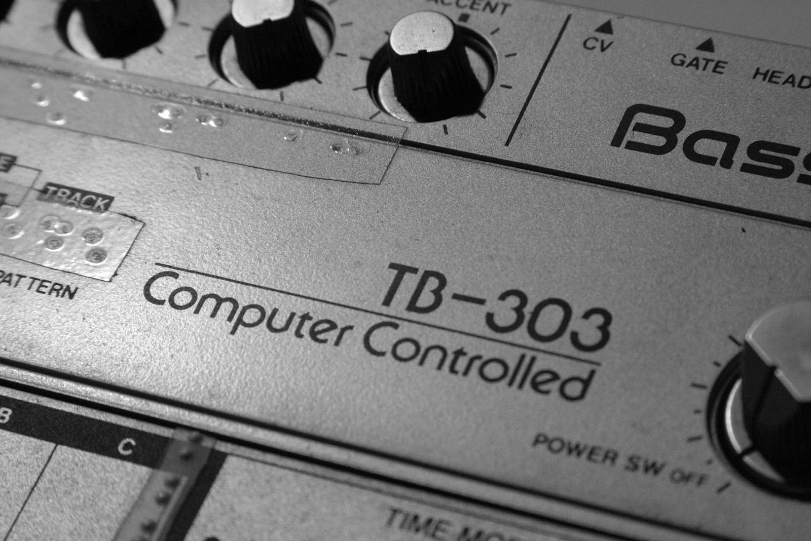 TB-303 Gros Plan