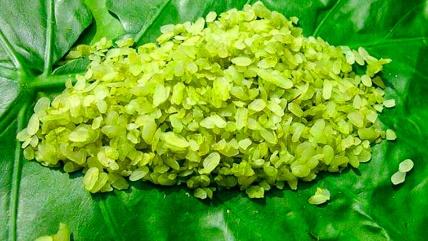 Why is Vietnamese green rice (Cốm) said to be a gift of nature?